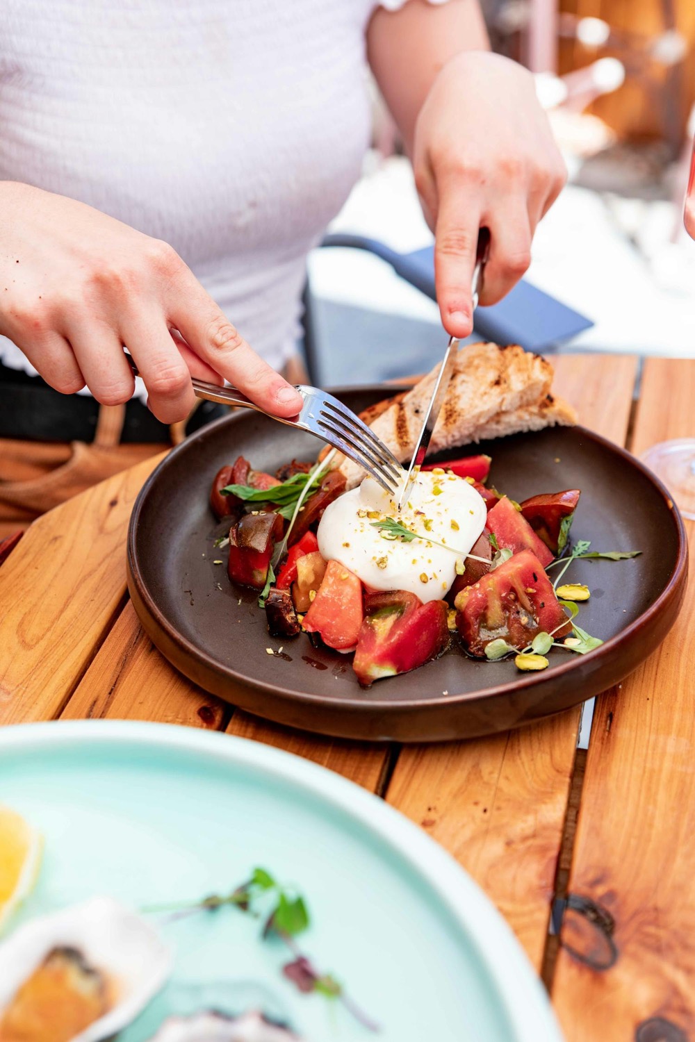 Burrata crémeuse, tomates cerises et pesto pignon